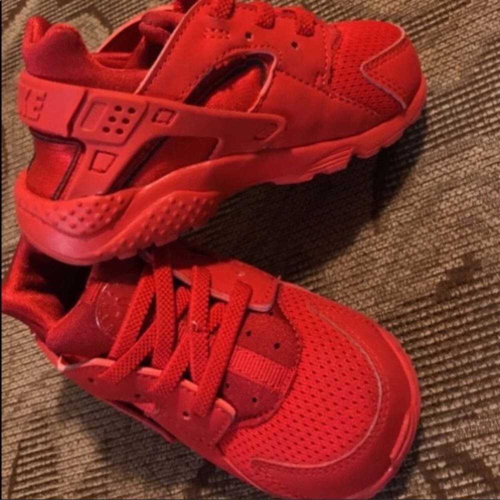 Toddler Nike’s 7c